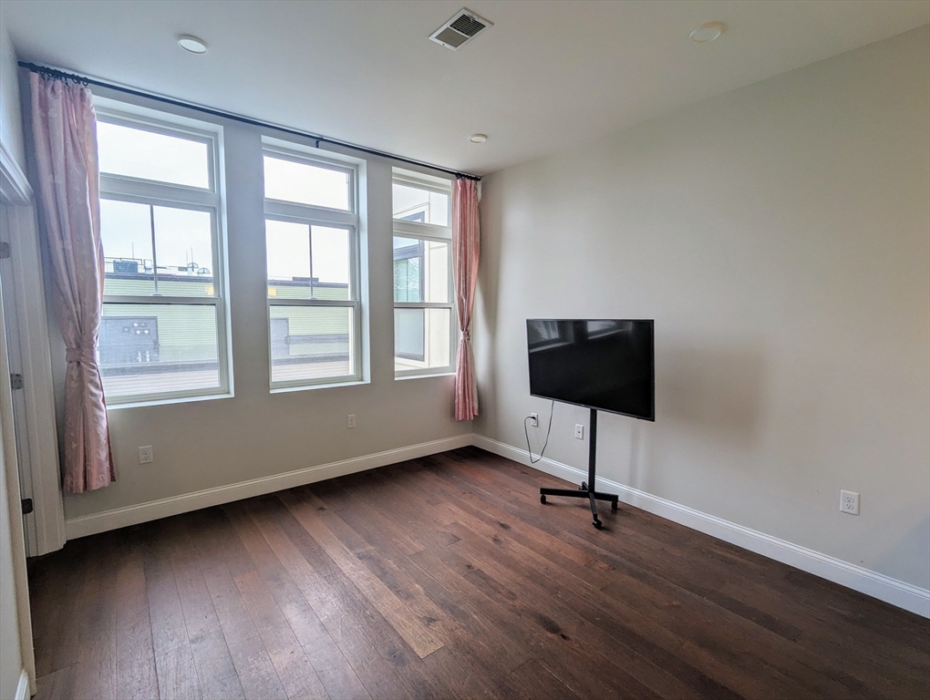 170 W. Broadway # 405