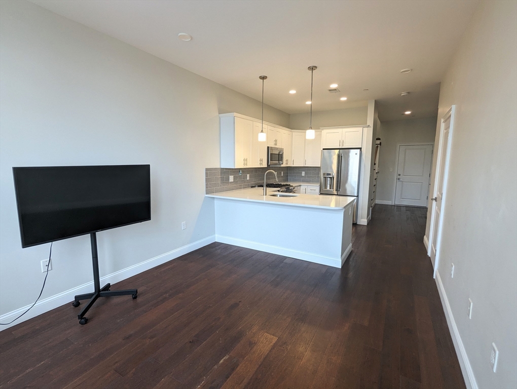 170 W. Broadway # 405