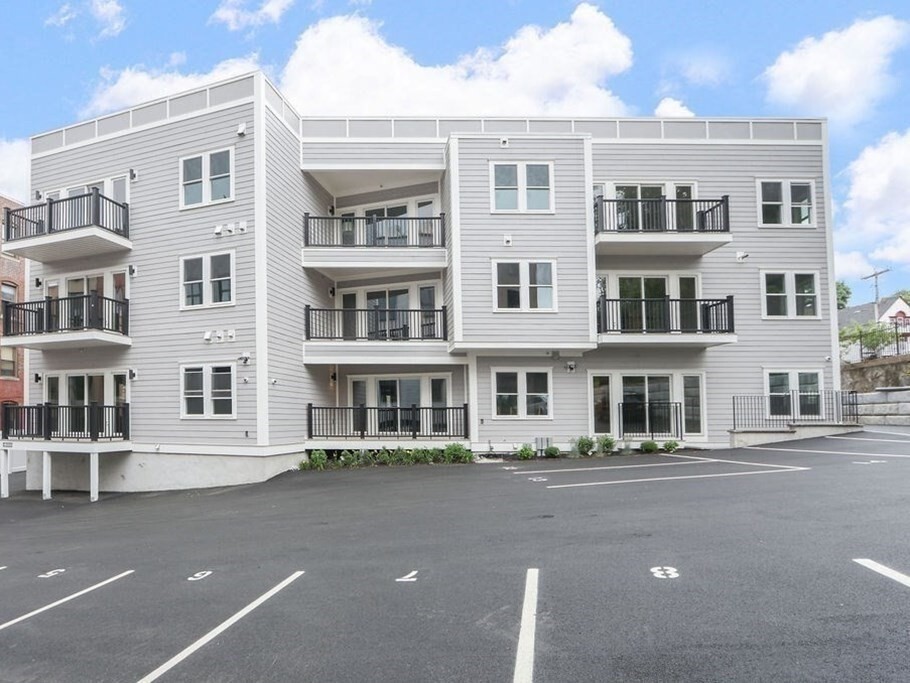 21 Glen Rd # 4