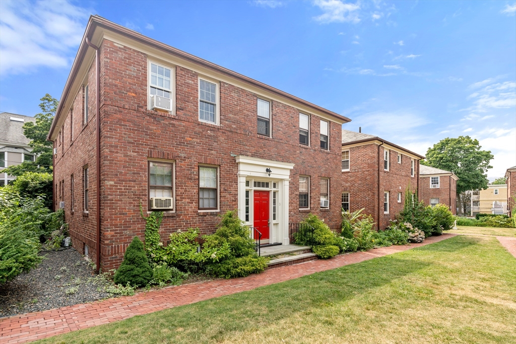 3 Garden Court # 4