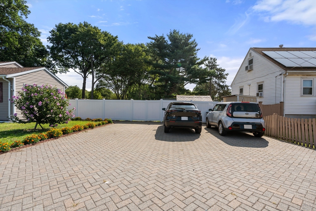 84 Vine St