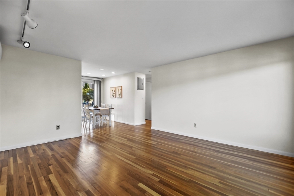 71 Ravenswood Road