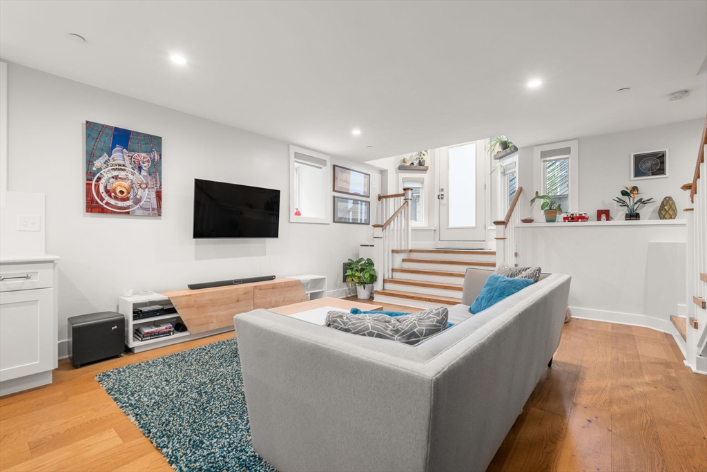 384 Windsor St. # 1