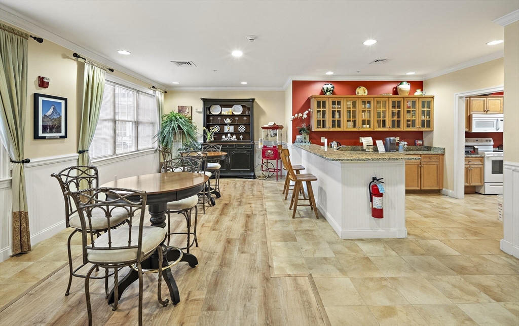 1000 Emerald Ct. # 1215