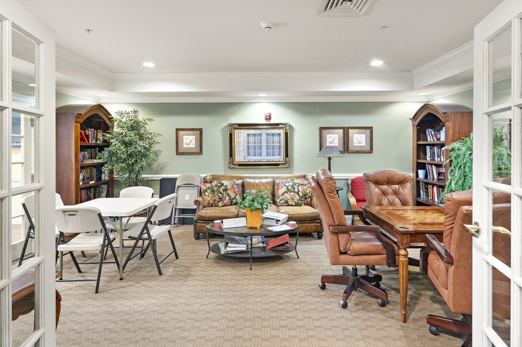 1000 Emerald Ct. # 1215