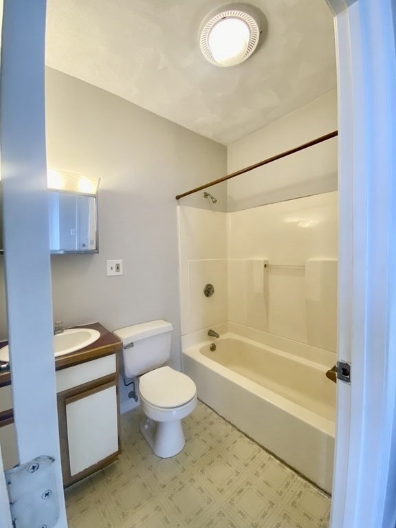 594 Somerville Avenue Unit: 3B