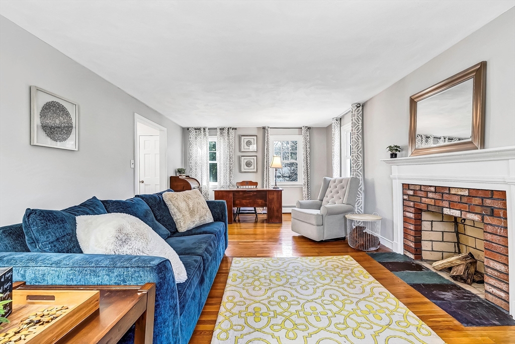 20 Colonial Dr