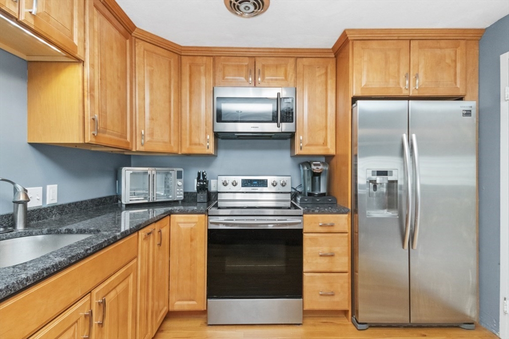 40 Whitman Rd # 3 Unit: 1-3