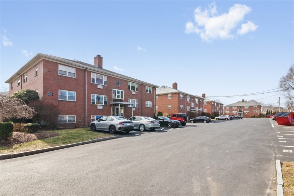 40 Whitman Rd # 3 Unit: 1-3