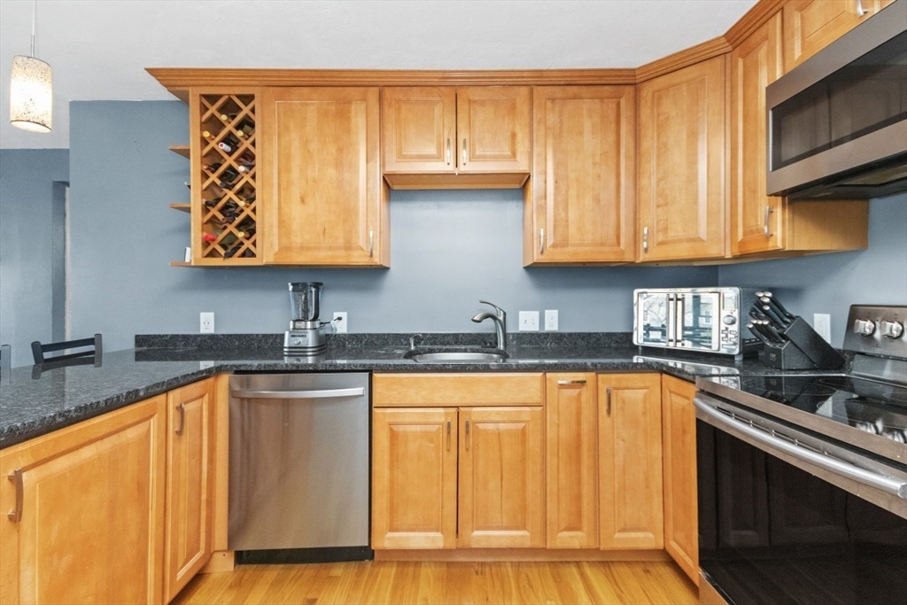 40 Whitman Rd # 3 Unit: 1-3