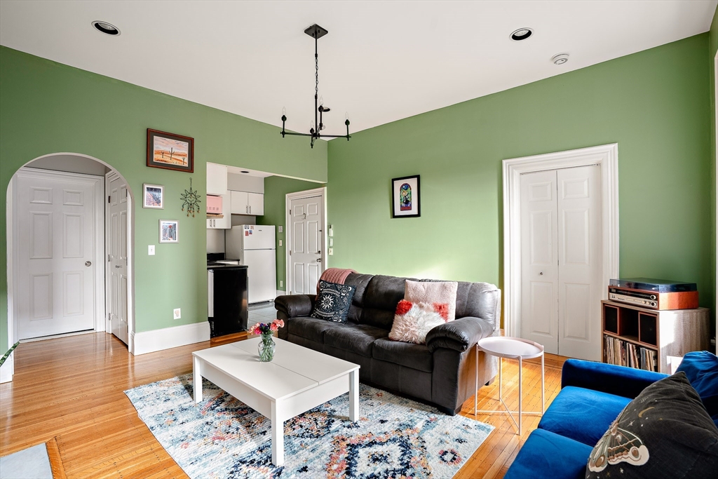 565 Massachusetts Ave. # 4