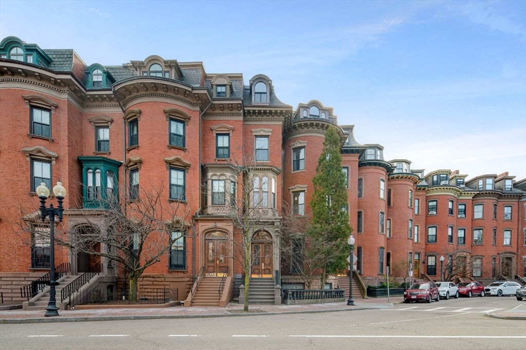 565 Massachusetts Ave. # 4