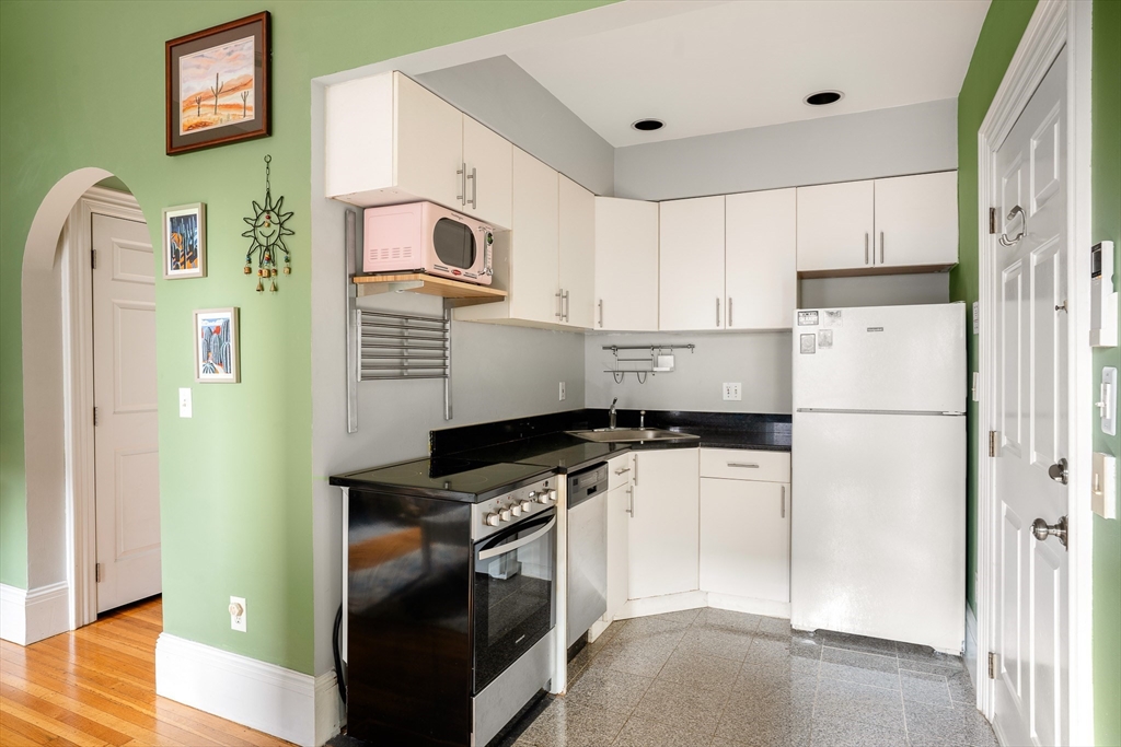 565 Massachusetts Ave. # 4