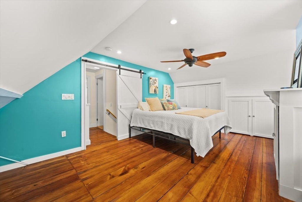 106 Bay St