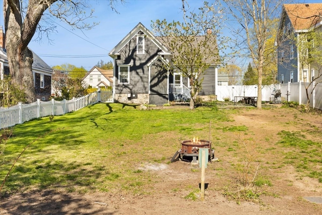 106 Bay St
