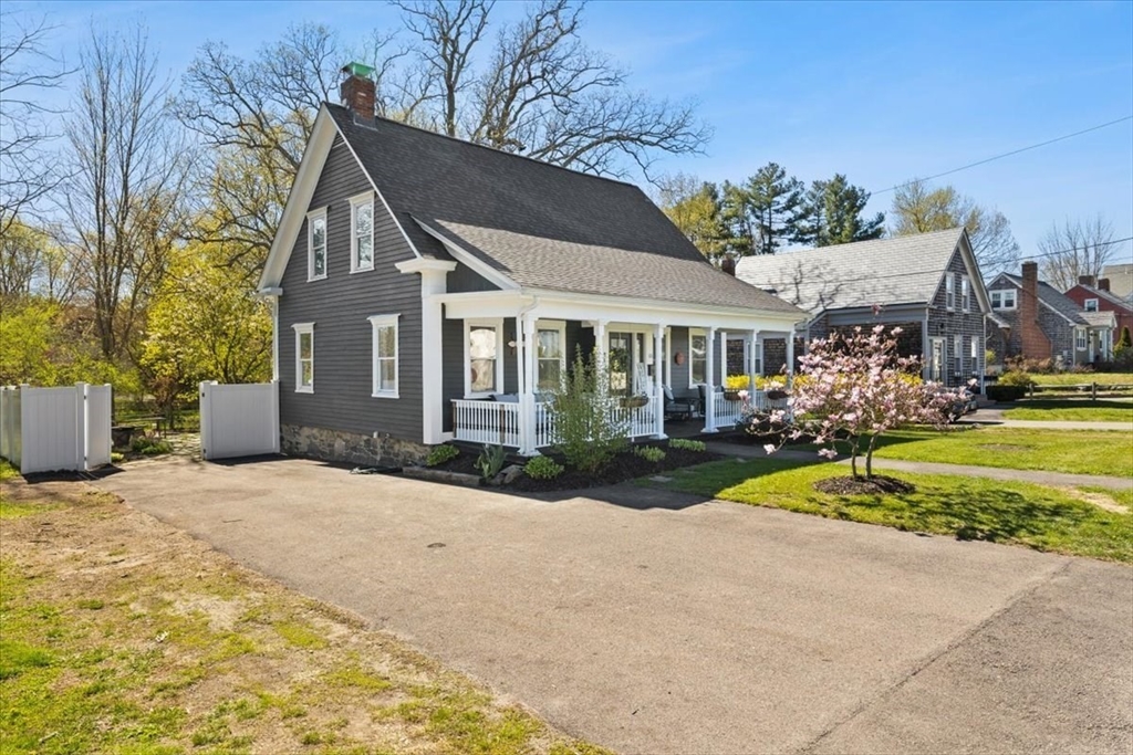106 Bay St