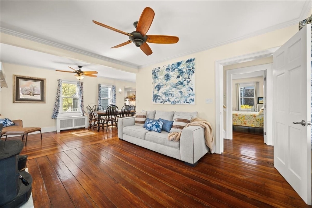 106 Bay St