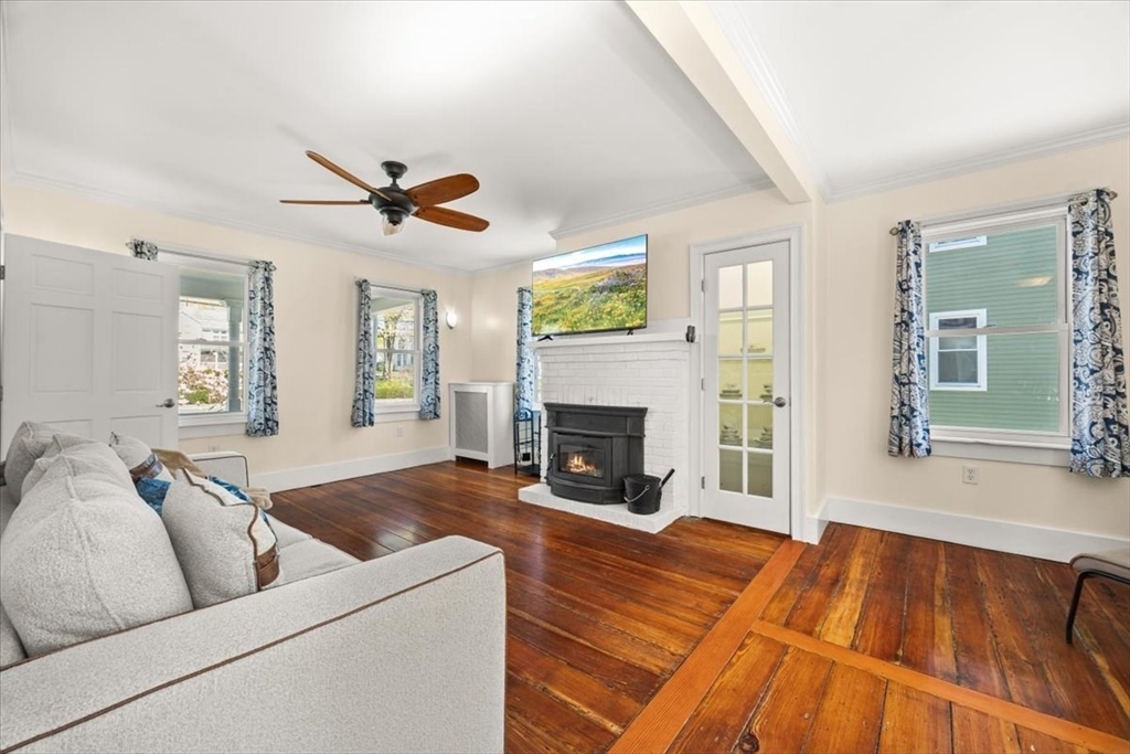 106 Bay St