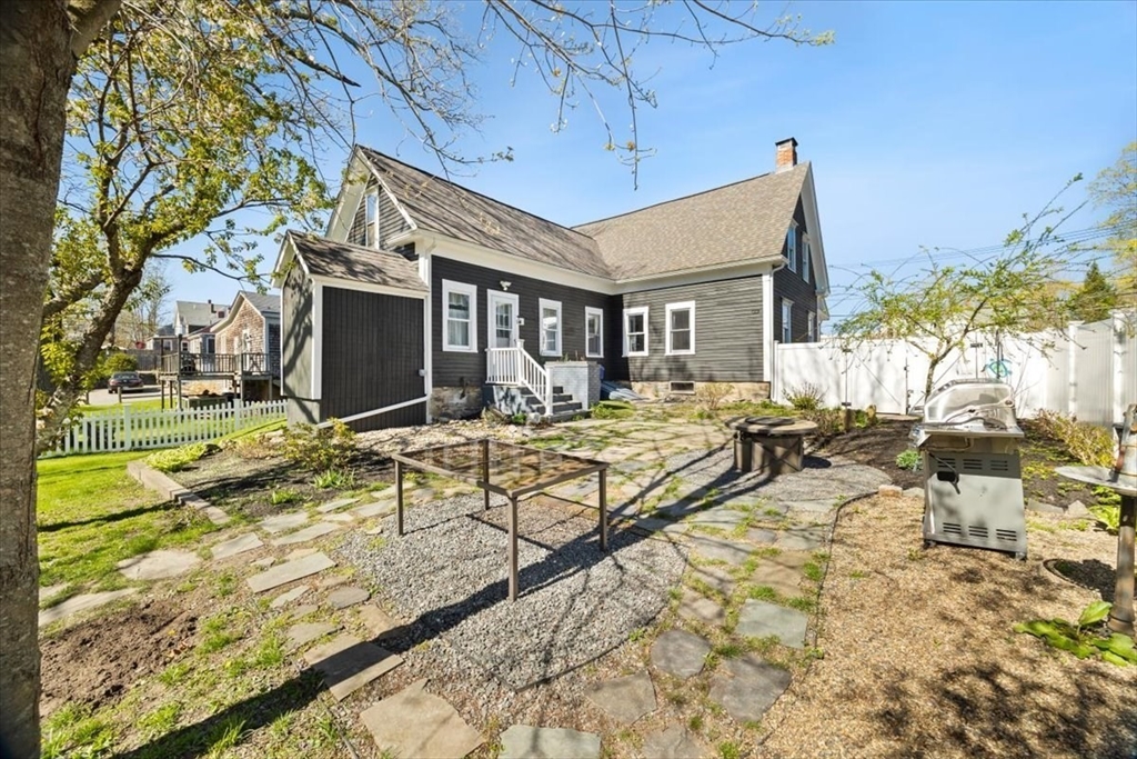 106 Bay St