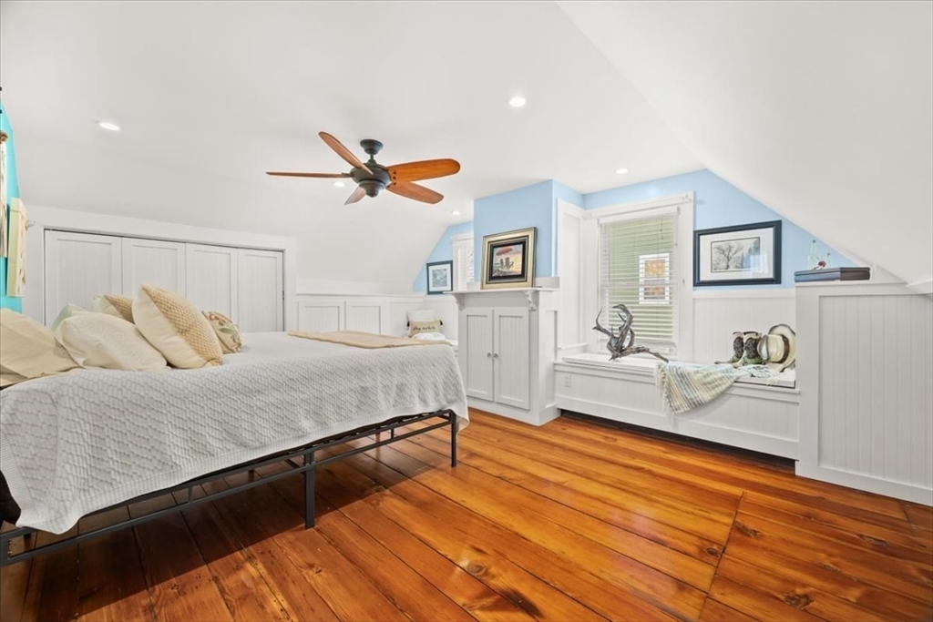 106 Bay St