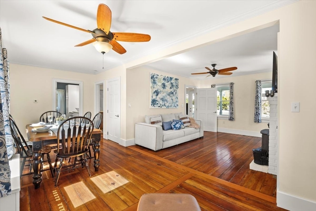 106 Bay St