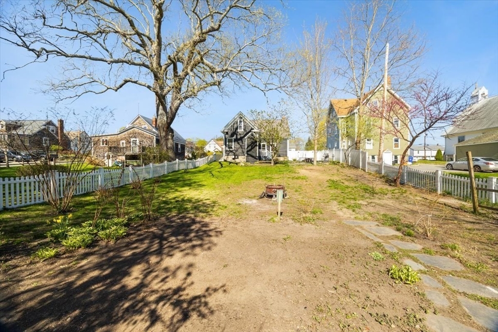 106 Bay St