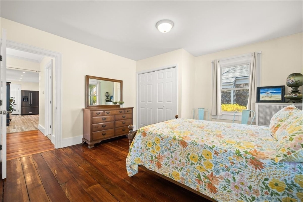 106 Bay St