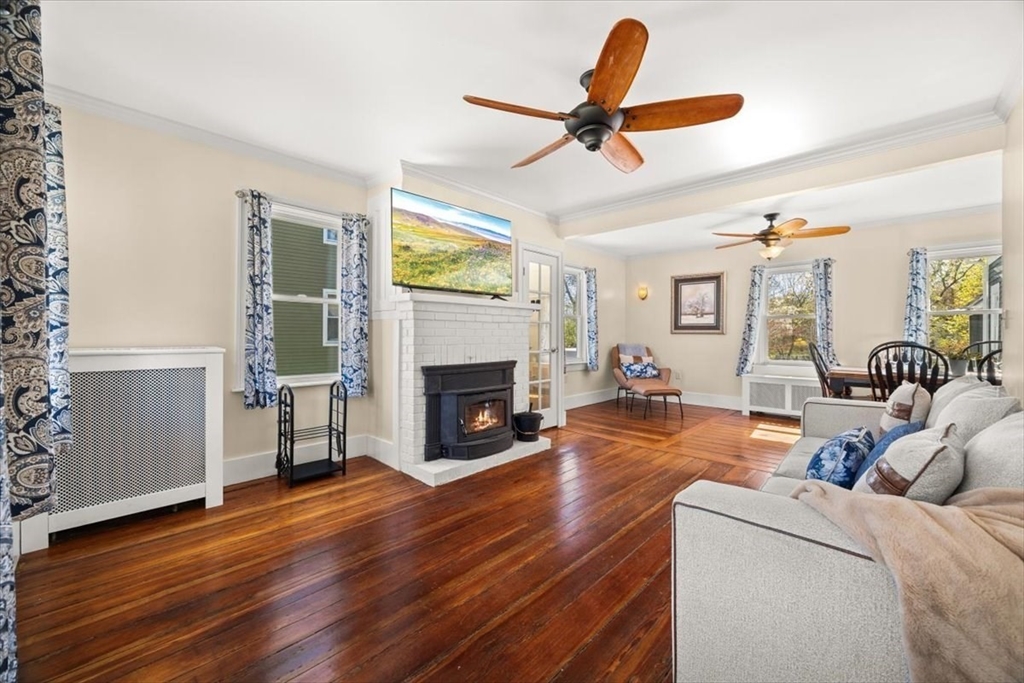 106 Bay St