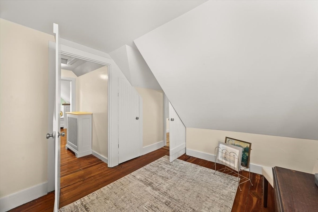 106 Bay St