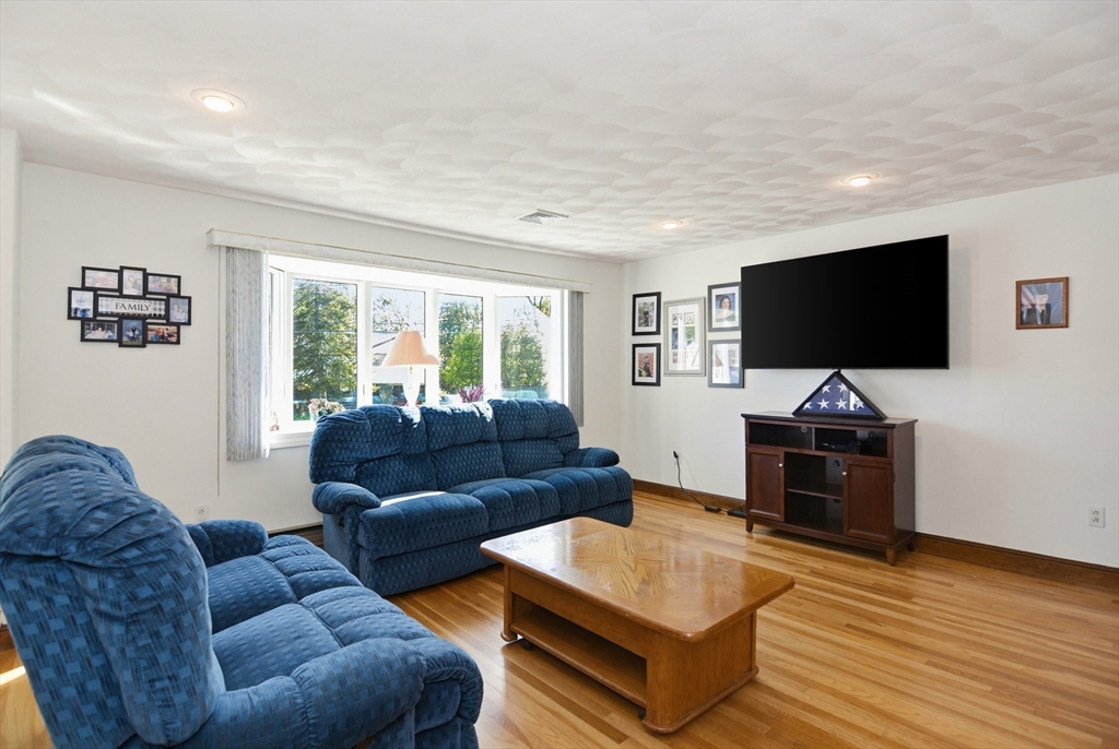 37 Cresthaven Drive
