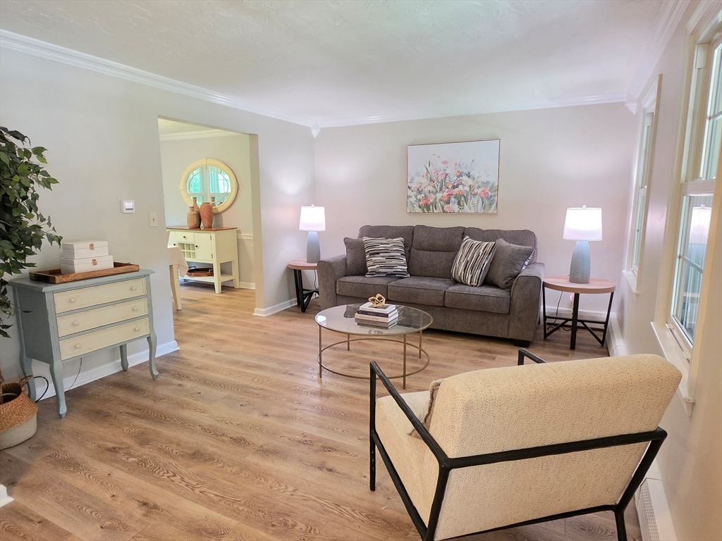 7 Whippoorwill Ln