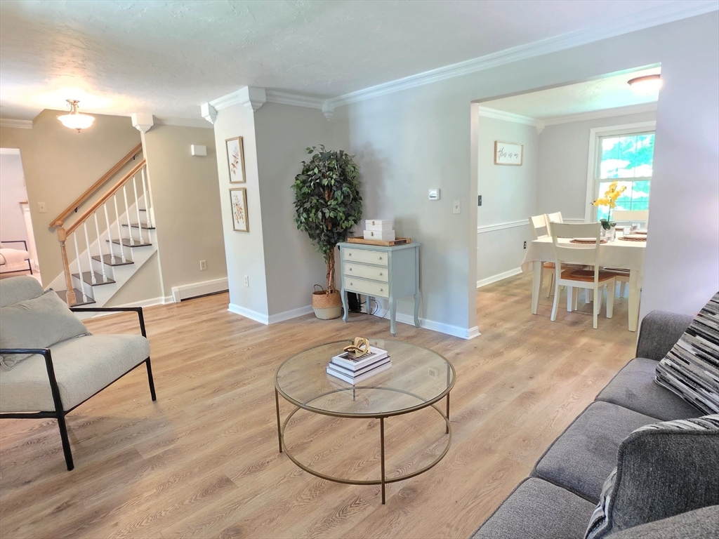 7 Whippoorwill Ln