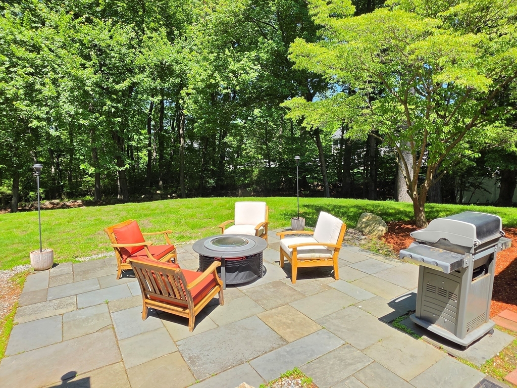 7 Whippoorwill Ln