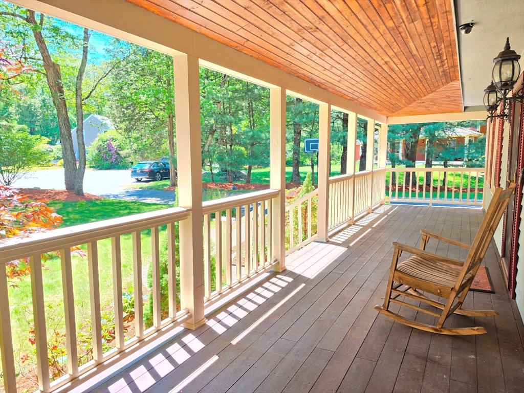 7 Whippoorwill Ln