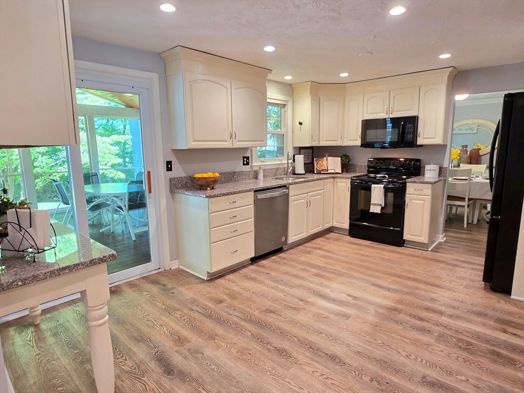 7 Whippoorwill Ln