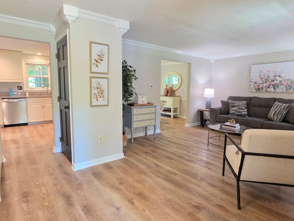 7 Whippoorwill Ln