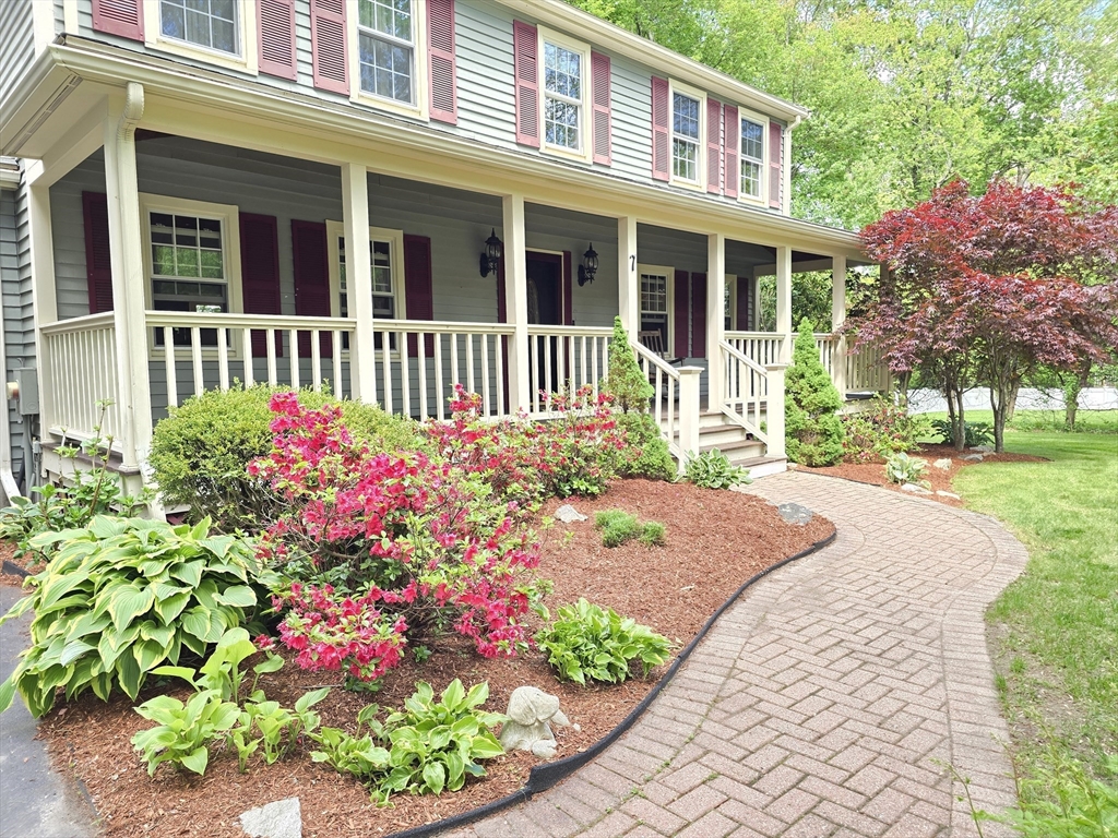 7 Whippoorwill Ln