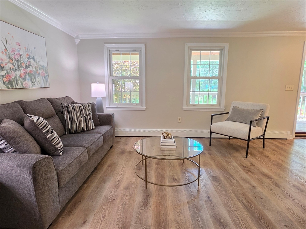 7 Whippoorwill Ln