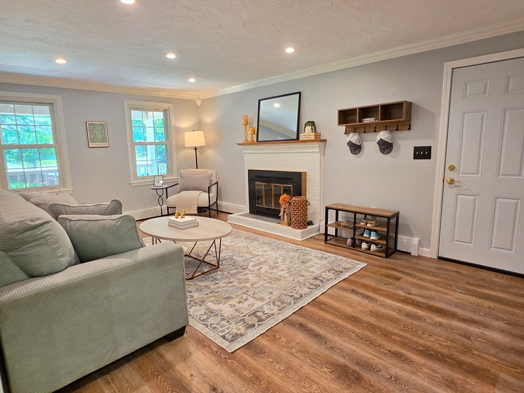 7 Whippoorwill Ln
