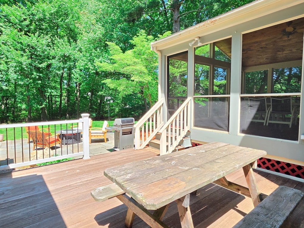 7 Whippoorwill Ln