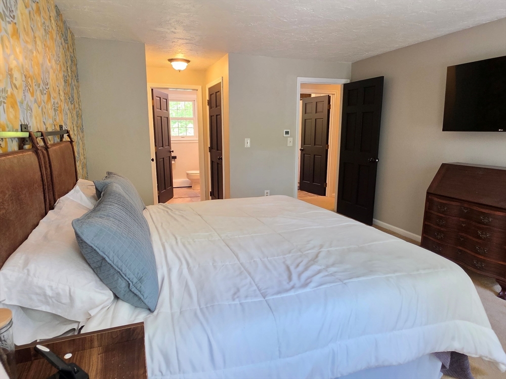 7 Whippoorwill Ln