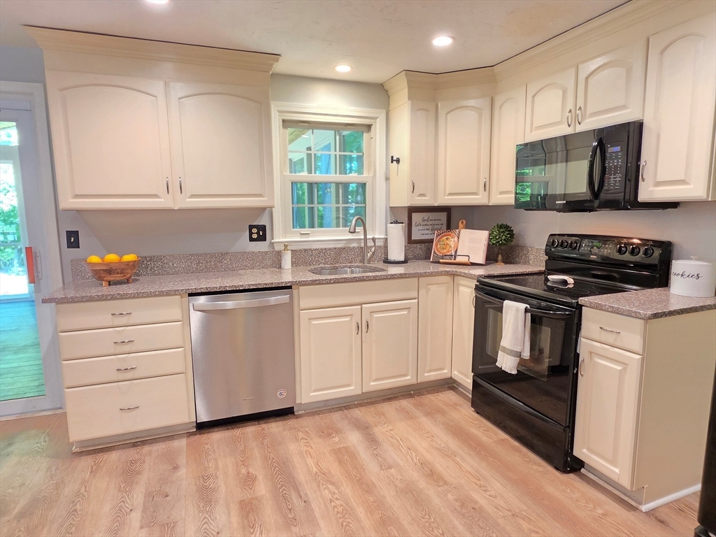 7 Whippoorwill Ln