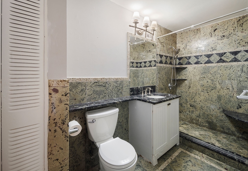 9 Weld St # 14
