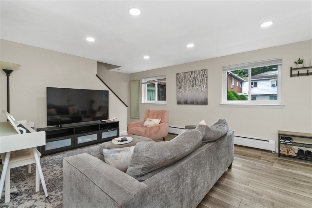 208 Bishop Dr # 208
