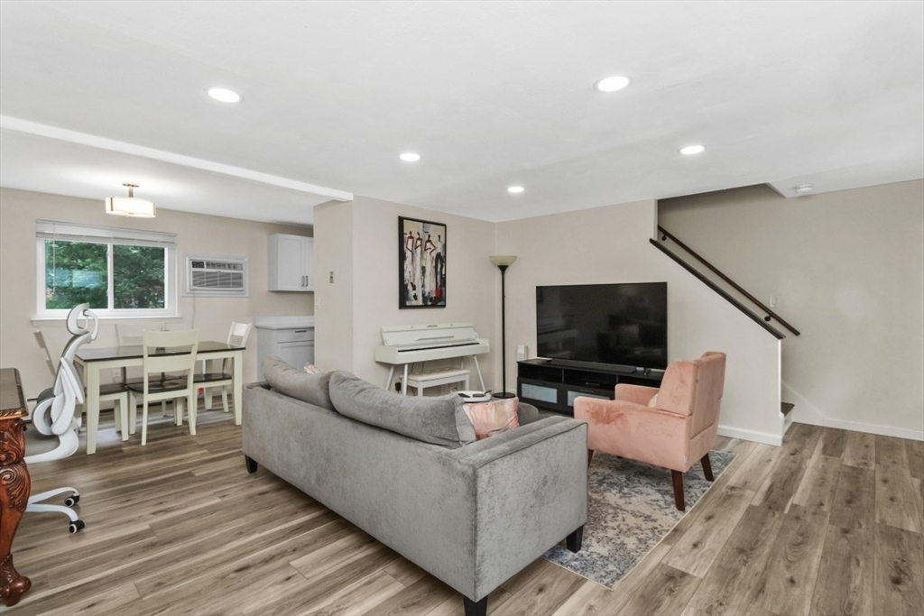 208 Bishop Dr # 208