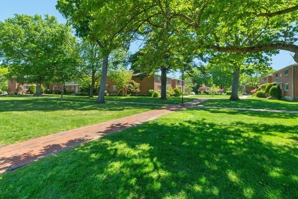 208 Bishop Dr # 208