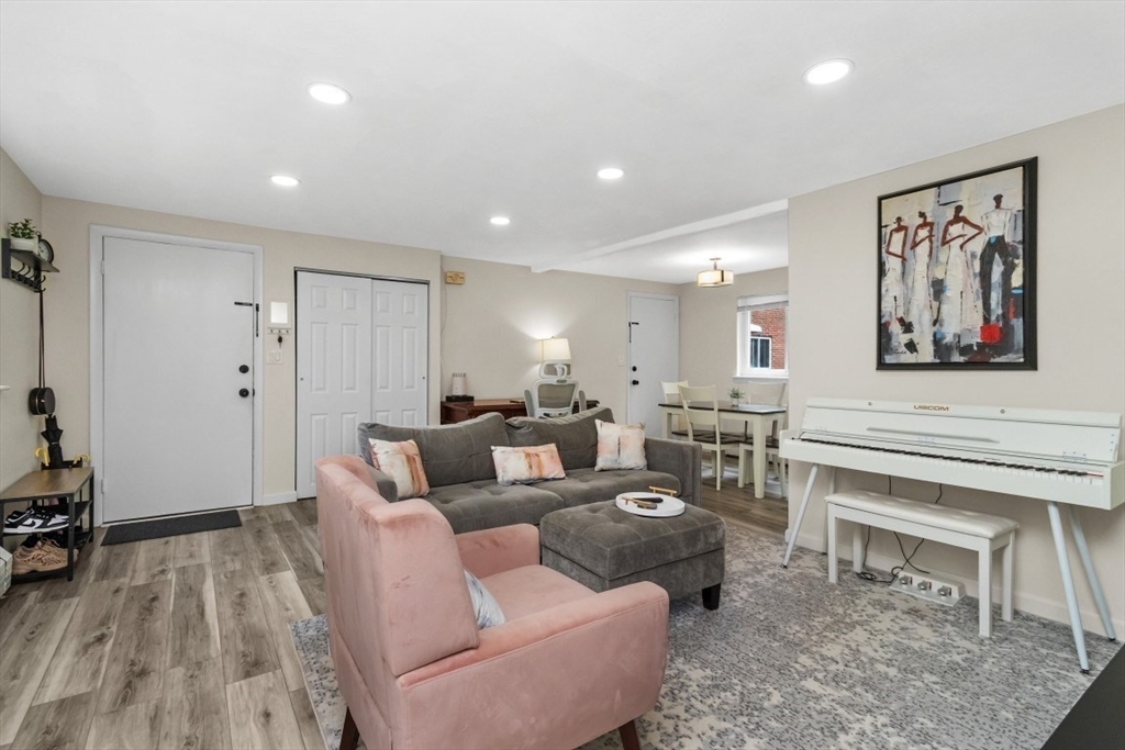 208 Bishop Dr # 208