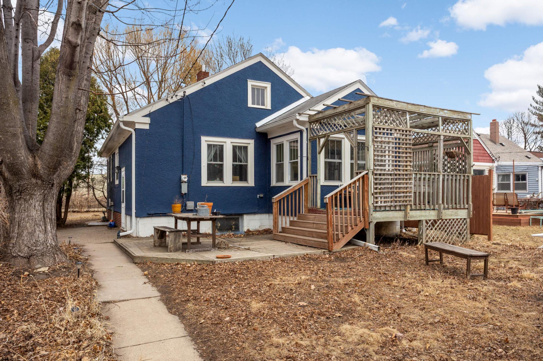1384 Laurel Avenue