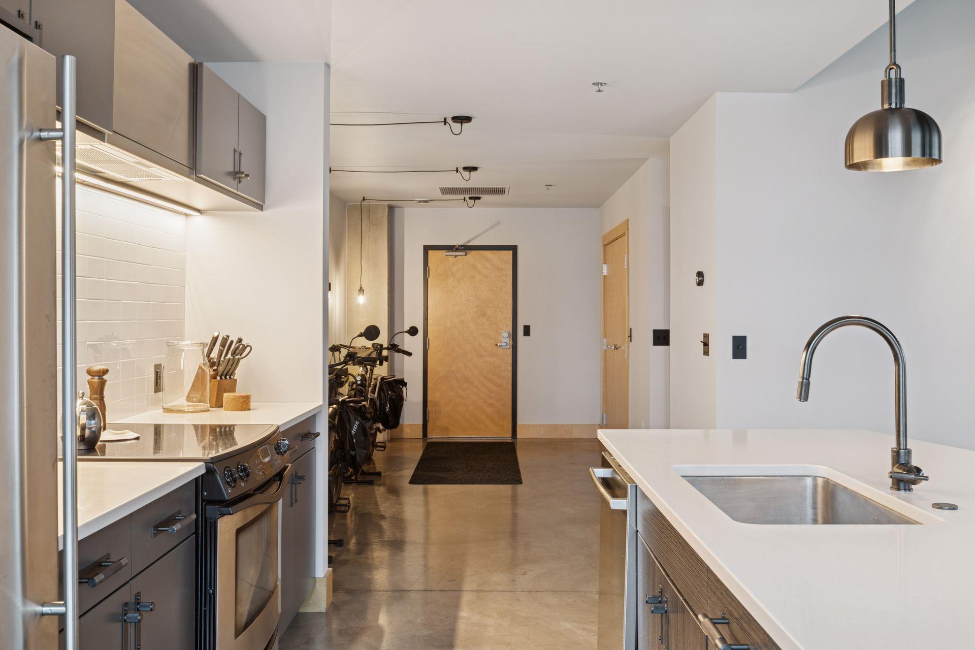 345 6th Avenue N Unit: 405