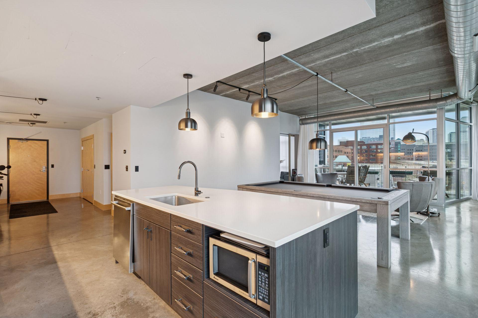 345 6th Avenue N Unit: 405